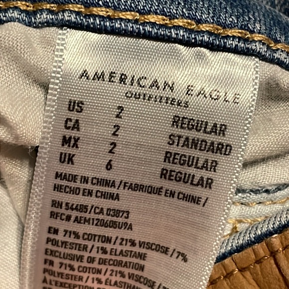 •AMERICAN EAGLE OUTFITTERS•LIGHT WASH NEXT LEVEL SUPER HI-RISE JEGGING SIZE 2 - Picture 6 of 7